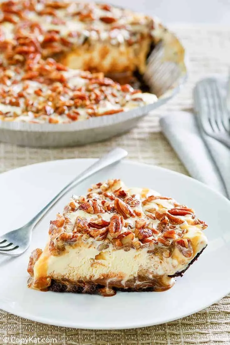 Baskin Robbins Turtle Ice Cream Pie (Copycat)